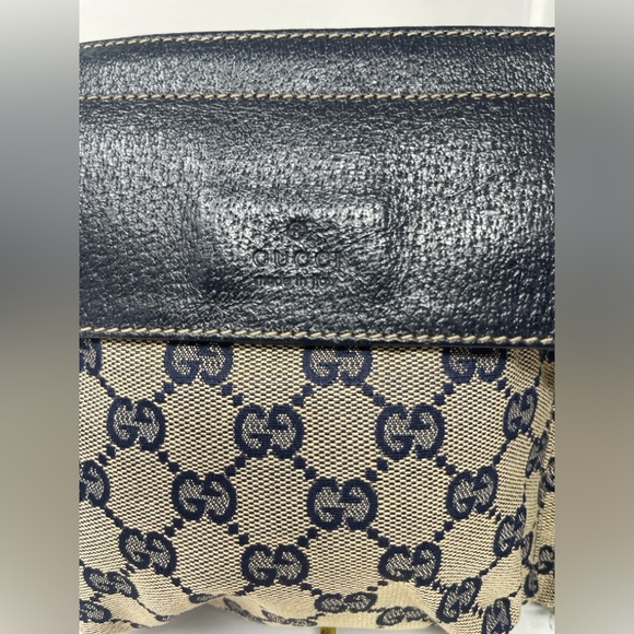 (pending possible sale) Gucci belt bag - Picture 2 of 11
